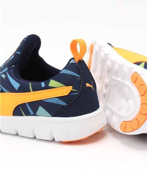 PUMA（プーマ）の「プーマバオ スリッポン グラフィック キッズ (KIDS)（スリッポン・キッズ・レッド/ライトブルー/ブルー/ネイビー・16.0cm/12cm/19.0cm/21.0cm/18.0cm/20.0cm/15.0cm/17.0cm/13cm/14cm）」の7枚目の写真