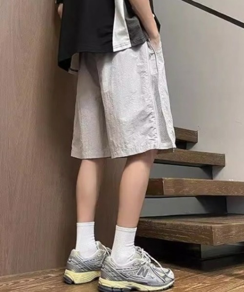 SHEPP(シープ)の「ジップ付きサイドメッシュナイロンショーツ(その他パンツ・メンズ・ブラック/グレー・L/M)」の2枚目の写真