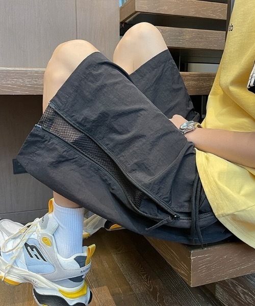 SHEPP(シープ)の「ジップ付きサイドメッシュナイロンショーツ(その他パンツ・メンズ・ブラック/グレー・L/M)」の5枚目の写真