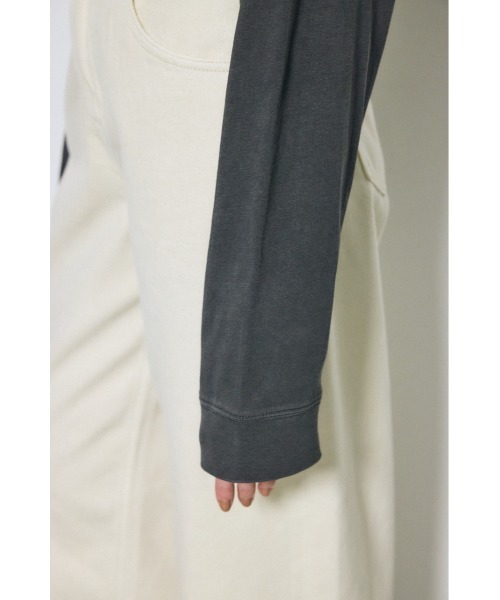 AZUL by moussy(アズールバイマウジー)の「ワンポイントロゴロングTシャツ 春服 秋服 長袖 ロンT(Tシャツ/カットソー・レディース・オフホワイト/ライトブラック・MEDIUM/SMALL)」の21枚目の写真