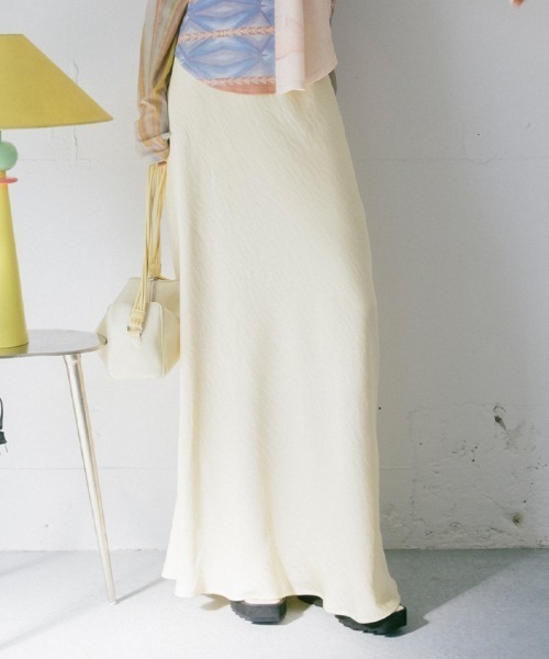 sahara（サハラ）の「Satin Skirt/サテンスカート（スカート・レディース・オフホワイト/イエロー/ライトブルー/ブラック・M/S）」の4枚目の写真