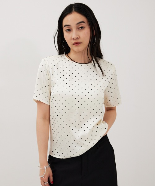 HANNE（アン）の「ドットサテンハーフスリーブブラウス（シャツ/ブラウス・レディース・ブラック/ホワイト・FREE）」の2枚目の写真