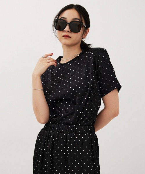 HANNE（アン）の「ドットサテンハーフスリーブブラウス（シャツ/ブラウス・レディース・ブラック/ホワイト・FREE）」の3枚目の写真