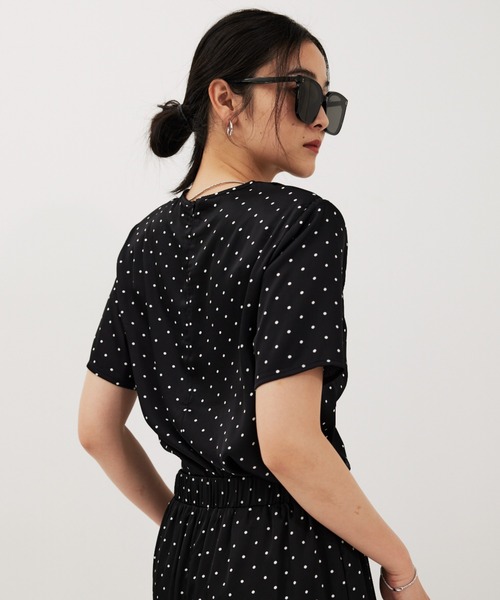 HANNE（アン）の「ドットサテンハーフスリーブブラウス（シャツ/ブラウス・レディース・ブラック/ホワイト・FREE）」の4枚目の写真