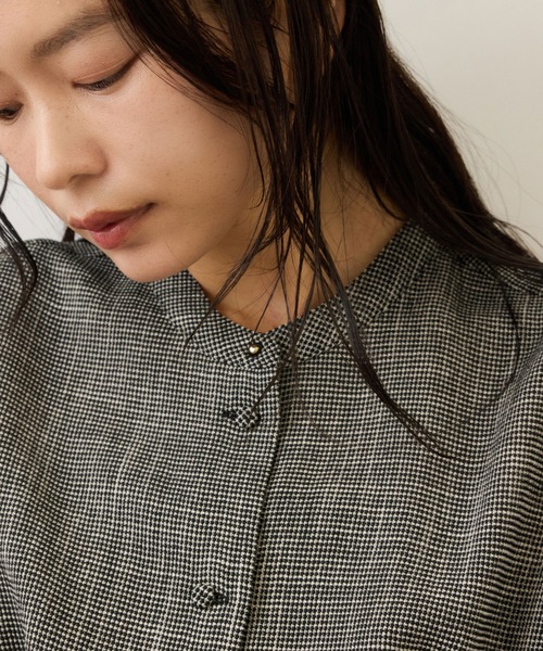 ROPE'（ロペ）の「カラミ織りタックナロースタンドブラウス/セットアップ対応・イージーケア（シャツ/ブラウス・レディース・ブラック系その他/ネイビー・36/38）」の16枚目の写真