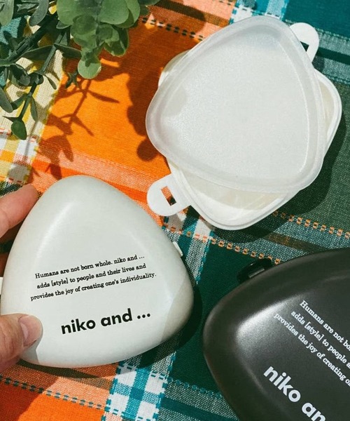 niko and...(ニコアンド)の「ニコロゴオニギリケース(お弁当箱・レディース・ホワイト・0)」の2枚目の写真