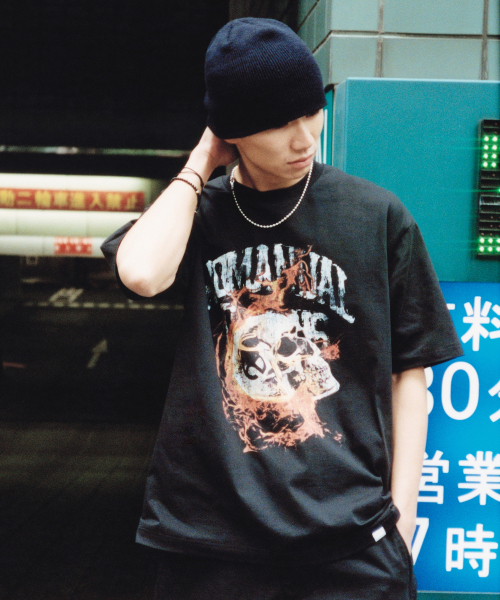 NOMANUAL(NOMANUAL)の「BLAZING SKULL T-SHIRT - BLACK(Tシャツ/カットソー・レディース・その他・LARGE/MEDIUM/SMALL/X-LARGE)」の1枚目の写真