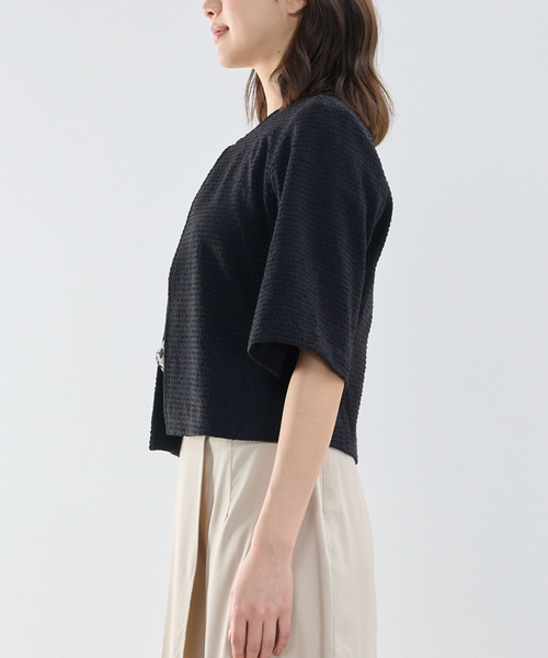 NARACAMICIE（ナラカミーチェ）の「【NARACAMICIE】シュリンクジャガード六分袖ジャケット（ノーカラージャケット・レディース・ブラック/ホワイト・M/L）」の4枚目の写真