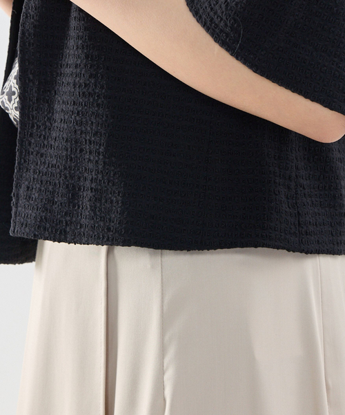 NARACAMICIE（ナラカミーチェ）の「【NARACAMICIE】シュリンクジャガード六分袖ジャケット（ノーカラージャケット・レディース・ブラック/ホワイト・M/L）」の10枚目の写真