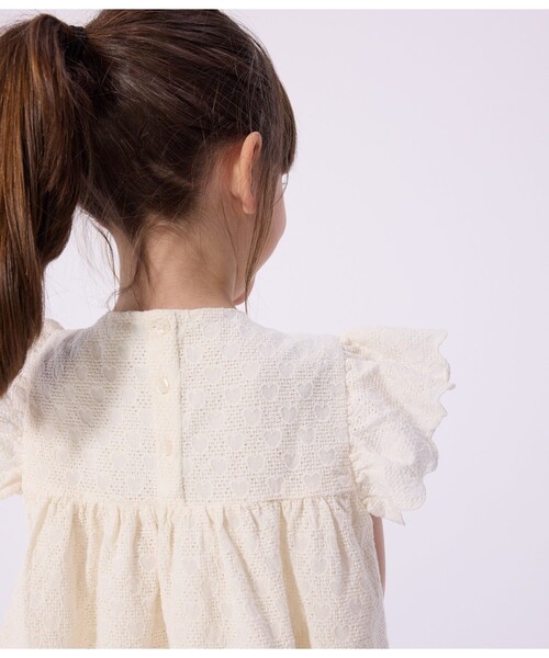 PETIT BATEAU(プチバトー)の「ハート刺繍半袖ブラウス(シャツ/ブラウス・キッズ・オフホワイト・12YEAR/10YEAR/8YEAR/6YEAR)」の3枚目の写真