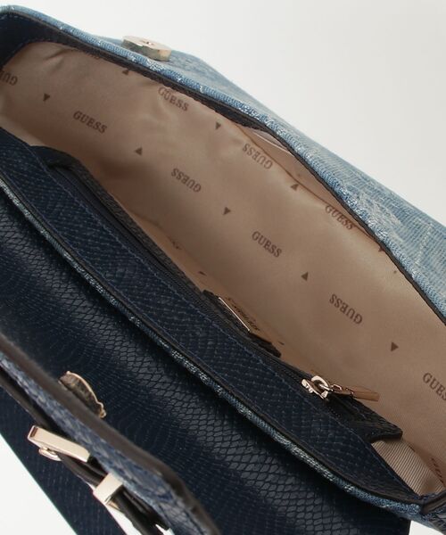 Guess(ゲス)の「DOVIE Flap Shoulder Bag ショルダーバッグ(ショルダーバッグ・レディース・ブルー系その他・ONE SIZE)」の15枚目の写真