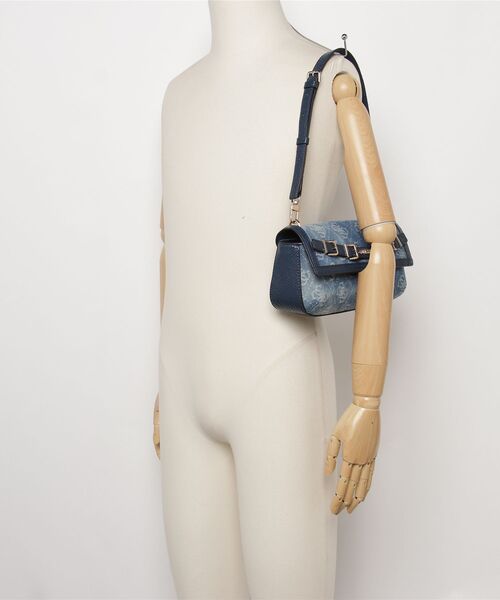 バッグ TYPE-G DOVIE Flap Shoulder Bag ショルダーバッグ | GUESS(ゲス) JAPAN 公式