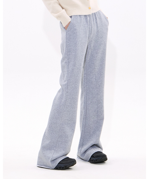 MOAA（モア）の「Raw Edge Flare Sweatpants (BLACK)（スウェットパンツ・レディース・その他・SMALL/MEDIUM）」の3枚目の写真