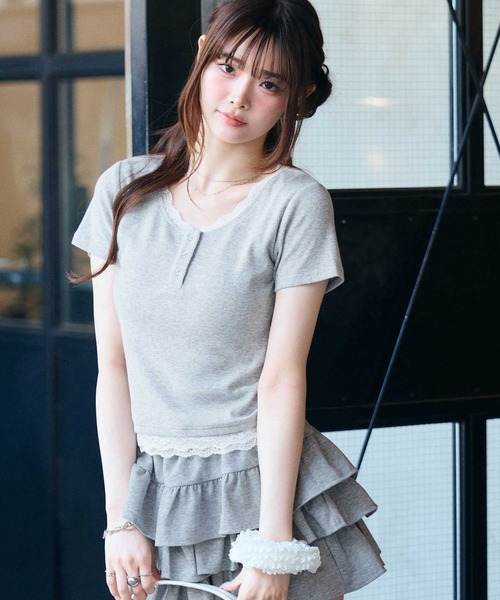 muet.（ミュエ）の「ヘンリーネックレースレイヤード風リブトップス（Tシャツ/カットソー・レディース・杢グレー/ブラック/オフホワイト・MEDIUM/LARGE）」の11枚目の写真