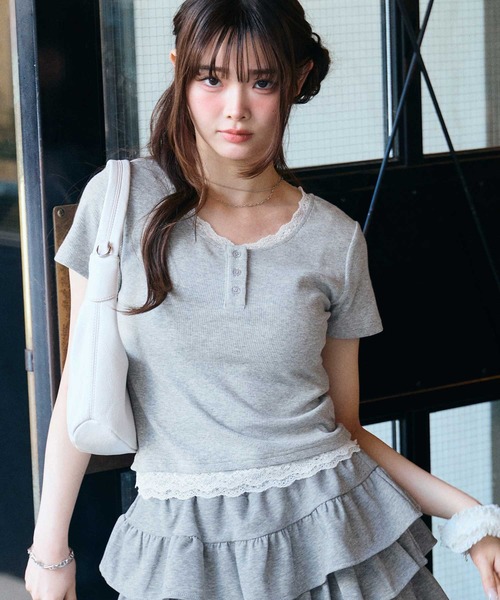 muet.（ミュエ）の「ヘンリーネックレースレイヤード風リブトップス（Tシャツ/カットソー・レディース・杢グレー/ブラック/オフホワイト・MEDIUM/LARGE）」の10枚目の写真