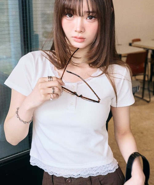 muet.（ミュエ）の「ヘンリーネックレースレイヤード風リブトップス（Tシャツ/カットソー・レディース・杢グレー/ブラック/オフホワイト・MEDIUM/LARGE）」の4枚目の写真