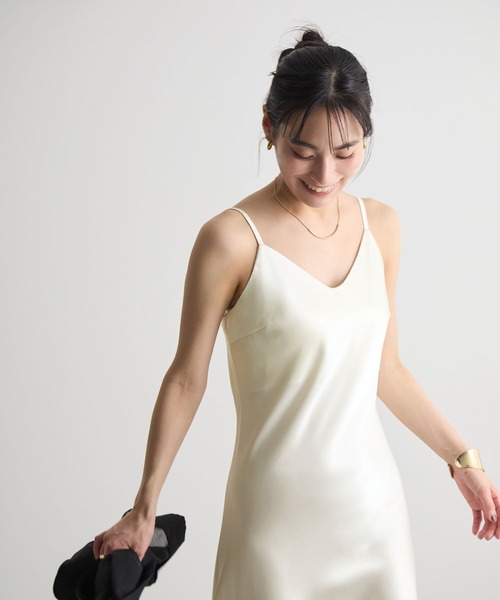 Futier land（フューティアランド）の「【1枚でサマになる】とろみサテンロングキャミワンピース（ワンピース・レディース・ブラウン/ホワイト/ブラック・LARGE/MEDIUM）」の11枚目の写真