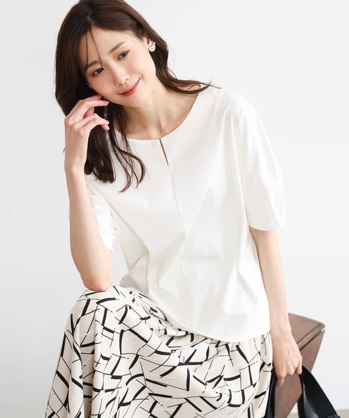 MK MICHEL KLEIN（エムケーミッシェルクラン）の「[接触冷感/洗える]シルケットスムース ドルマンスリーブカットソー（Tシャツ/カットソー・レディース・サンドベージュ/ホワイト/ブラック/グリーン系/ライトベージュ/ダークグレー・38）」の2枚目の写真