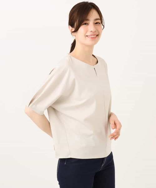 MK MICHEL KLEIN（エムケーミッシェルクラン）の「[接触冷感/洗える]シルケットスムース ドルマンスリーブカットソー（Tシャツ/カットソー・レディース・サンドベージュ/ホワイト/ブラック/グリーン系/ライトベージュ/ダークグレー・38）」の18枚目の写真