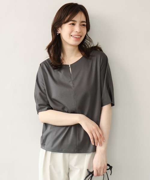 MK MICHEL KLEIN（エムケーミッシェルクラン）の「[接触冷感/洗える]シルケットスムース ドルマンスリーブカットソー（Tシャツ/カットソー・レディース・サンドベージュ/ホワイト/ブラック/グリーン系/ライトベージュ/ダークグレー・38）」の3枚目の写真