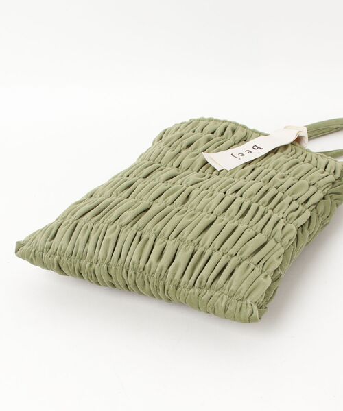 beej(ビージ)の「(beej)Gathered velour bag(トートバッグ・レディース・グリーン/ブルー・ONE SIZE)」の4枚目の写真