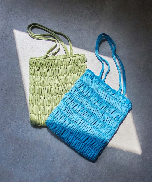 beej（ビージ）の「(beej)Gathered velour bag（トートバッグ・レディース・グリーン/ブルー・ONE SIZE）」の6枚目の写真
