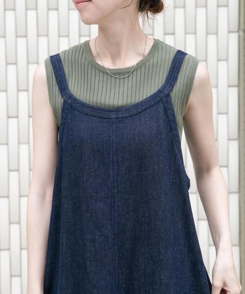 ITEMS URBANRESEARCH(アイテムズ アーバンリサーチ)の「『洗濯可』ワイドノースリーブニット(ニット/セーター・レディース・カーキ/レッド/オフホワイト/ネイビー・FREE)」の3枚目の写真