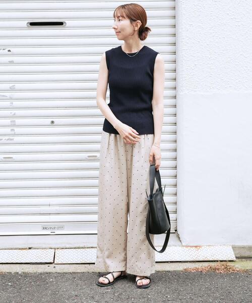 ITEMS URBANRESEARCH(アイテムズ アーバンリサーチ)の「『洗濯可』ワイドノースリーブニット(ニット/セーター・レディース・カーキ/レッド/オフホワイト/ネイビー・FREE)」の8枚目の写真