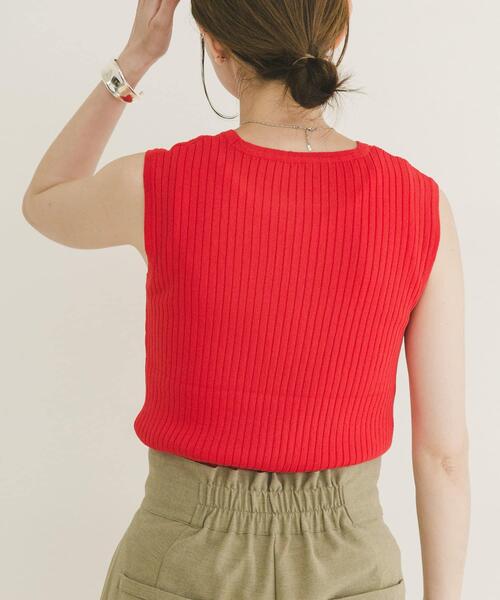ITEMS URBANRESEARCH（アイテムズ アーバンリサーチ）の「『洗濯可』ワイドノースリーブニット（ニット/セーター・レディース・カーキ/レッド/オフホワイト/ネイビー・FREE）」の14枚目の写真
