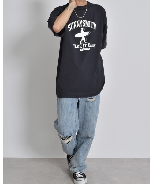 Sunny Smith(サニースミス)の「【Sunny Smith】アーチロゴ 11.6オンスウルトラヘヴィーウェイトTシャツ(Tシャツ/カットソー・メンズ・ブラック/チャコールグレー・MEDIUM/LARGE)」の10枚目の写真