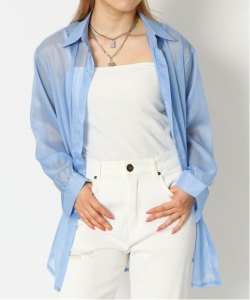 GORGE(ゴージ)の「バックレースアップ透かしシャツ(シャツ/ブラウス・レディース・ブルー・F)」の2枚目の写真