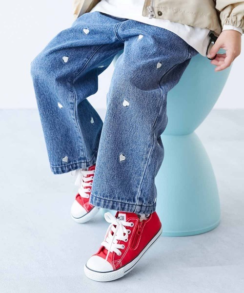devirock(デビロック)の「360度かわいい ハートと花がえらべる 全面 刺繍 デニム ワイドパンツ(デニムパンツ・キッズ・ネイビー系2/サックスブルー系1/ネイビー系1/サックスブルー系2/サックスブルー系3/ブラック系・100cm/110cm/120cm/130cm/140cm/150cm/160cm)」の3枚目の写真
