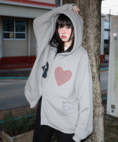 ROSEFRANTZ（ロゼフランツ）の「Heart Check Overfit Hood Zip-Up [Gray]（パーカー・レディース・ライトグレー・OS）」の4枚目の写真