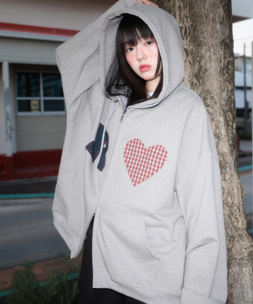 ROSEFRANTZ（ロゼフランツ）の「Heart Check Overfit Hood Zip-Up [Gray]（パーカー・レディース・ライトグレー・OS）」の3枚目の写真