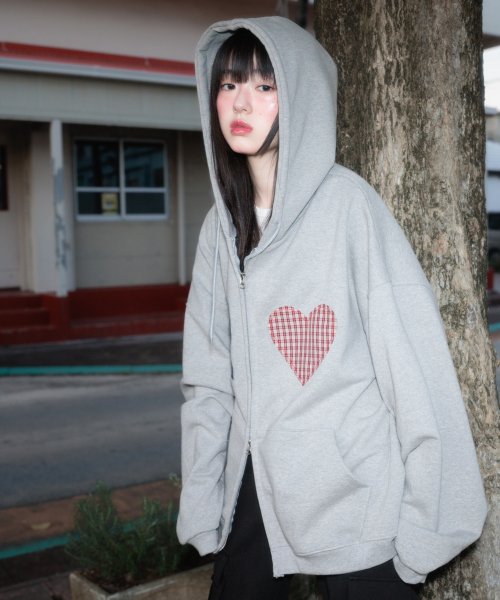 ROSEFRANTZ（ロゼフランツ）の「Heart Check Overfit Hood Zip-Up [Gray]（パーカー・レディース・ライトグレー・OS）」の2枚目の写真