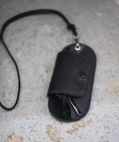 Marient(マリエント)の「Lambskin Glasses Holder / ラムスキンサングラスホルダーネックレス(サングラス・レディース・ブラック・FREE)」の2枚目の写真