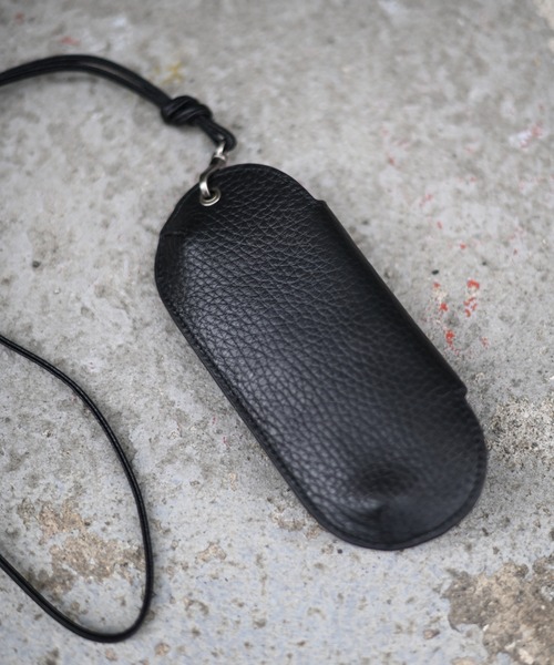 Marient(マリエント)の「Lambskin Glasses Holder / ラムスキンサングラスホルダーネックレス(サングラス・レディース・ブラック・FREE)」の3枚目の写真
