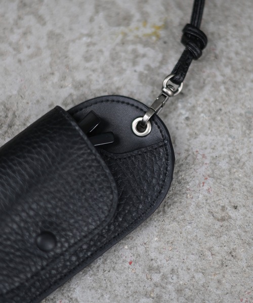 Marient(マリエント)の「Lambskin Glasses Holder / ラムスキンサングラスホルダーネックレス(サングラス・レディース・ブラック・FREE)」の5枚目の写真