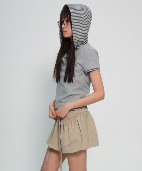 SOME PLACE（サムプレイス）の「ストライプワッフル配色ポイントロゴ刺繍フードパーカー＆半袖Tシャツレイヤードセット[グレー]（Tシャツ/カットソー・レディース・グレー・FREE）」の5枚目の写真