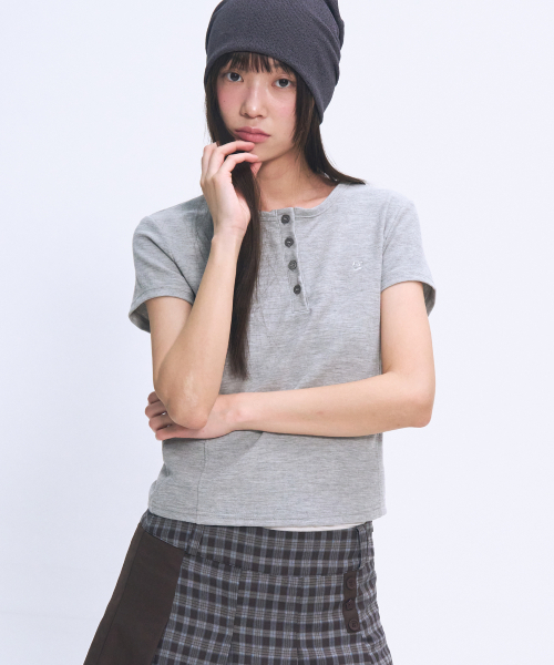 SOME PLACE（サムプレイス）の「ストライプワッフル配色ポイントロゴ刺繍フードパーカー＆半袖Tシャツレイヤードセット[グレー]（Tシャツ/カットソー・レディース・グレー・FREE）」の8枚目の写真