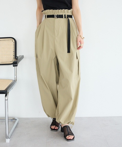 CRAFT STANDARD BOUTIQUE(クラフトスタンダードブティック)の「ベルト付ライトタフタカーゴパンツ(その他パンツ・レディース・ベージュ/ホワイト・M/L)」の2枚目の写真