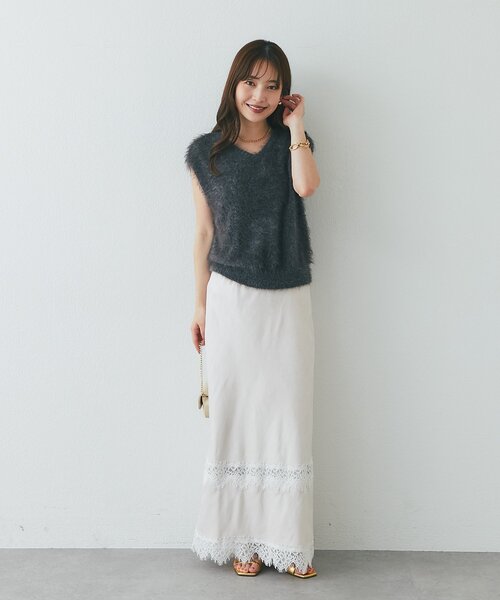 La boutique BonBon(ラブティックボンボン)の「起毛サテンレース付きナロースカート(スカート・レディース・ライトベージュ・34/36/38)」の14枚目の写真