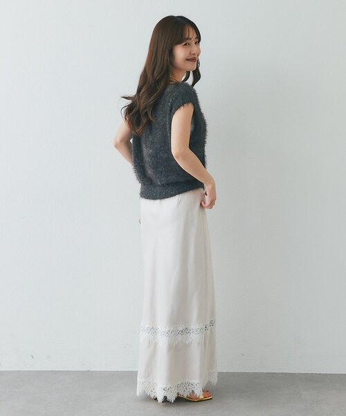 La boutique BonBon(ラブティックボンボン)の「起毛サテンレース付きナロースカート(スカート・レディース・ライトベージュ・34/36/38)」の12枚目の写真