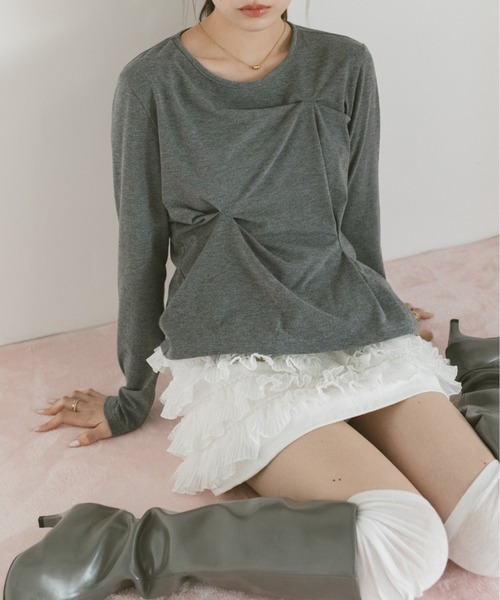 VANNIE U(ヴァニーユー)の「タックデザインドレープカットソー(Tシャツ/カットソー・レディース・グレー/ホワイト・FREE)」の1枚目の写真