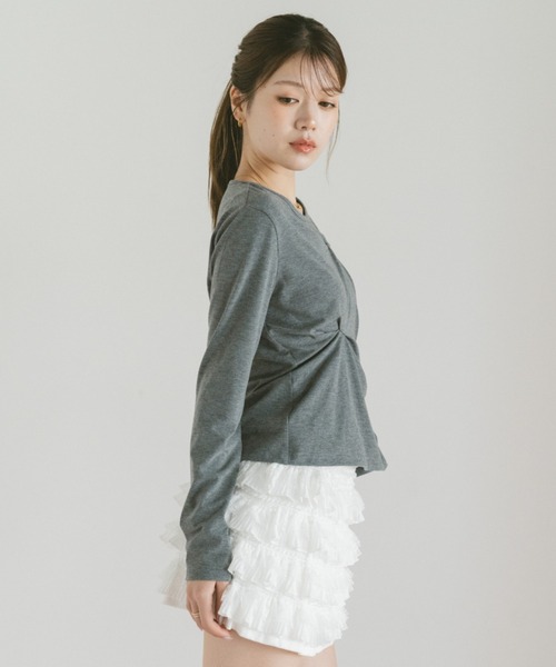 VANNIE U(ヴァニーユー)の「タックデザインドレープカットソー(Tシャツ/カットソー・レディース・グレー/ホワイト・FREE)」の19枚目の写真