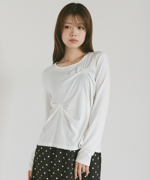VANNIE U(ヴァニーユー)の「タックデザインドレープカットソー(Tシャツ/カットソー・レディース・グレー/ホワイト・FREE)」の3枚目の写真