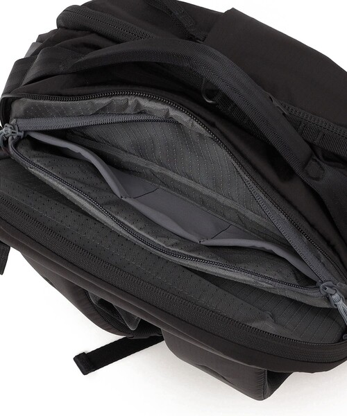 SHIPS any(シップス エニィ)の「ABLE CARRY: 26L Max EDC バックパック(トートバッグ・メンズ・ブラック・ONE SIZE)」の13枚目の写真