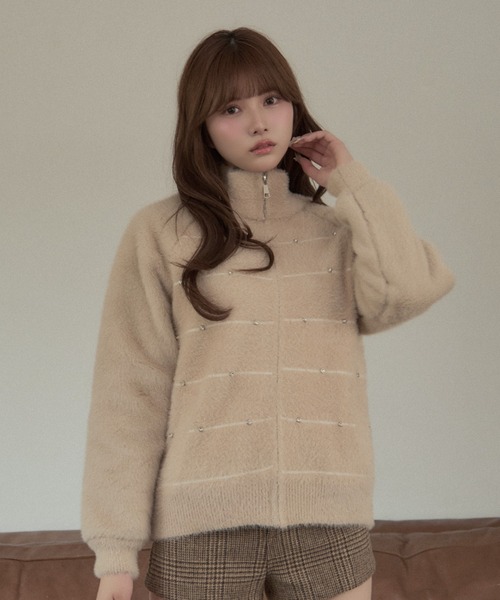 TITTY&CO.(ティティーアンドコー)の「ビジューシャギージップニット(カーディガン/ボレロ・レディース・ブラック/アイボリー/ベージュ・FREE)」の3枚目の写真