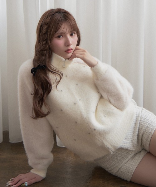TITTY&CO.(ティティーアンドコー)の「ビジューシャギージップニット(カーディガン/ボレロ・レディース・ブラック/アイボリー/ベージュ・FREE)」の1枚目の写真