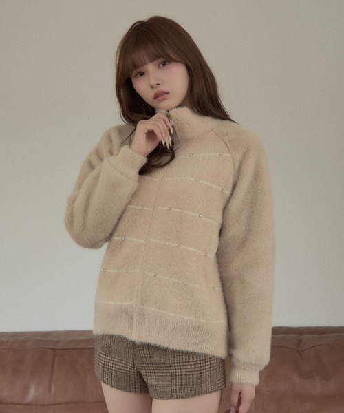 TITTY&CO.(ティティーアンドコー)の「ビジューシャギージップニット(カーディガン/ボレロ・レディース・ブラック/アイボリー/ベージュ・FREE)」の4枚目の写真